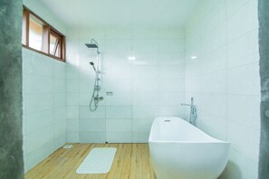 Dobbelt- eller tomannsrom – honeymoon | Dusj på badet