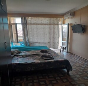 1 slaapkamer, een strijkplank/strijkijzer, wifi, beddengoed