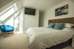 3 habitaciones, tabla de planchar con plancha, wifi y ropa de cama 