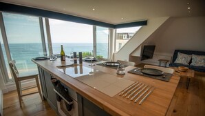 Private kitchen - Relaxing penthouse break overlooking the sea with a 150m to the sandy beach (Swanage)