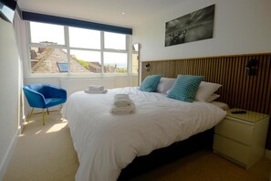 3 habitaciones, tabla de planchar con plancha, wifi y ropa de cama
