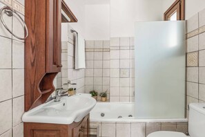 Een douche, handdoeken