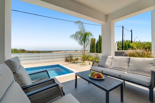 Villa Alassia 19 by Ezoria villas