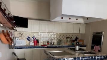 Frigorifero, microonde, forno, macchina per tè/caffè