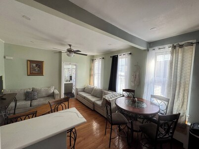 Huge 3 Bedrooms Apt 15 Minutes to NY City