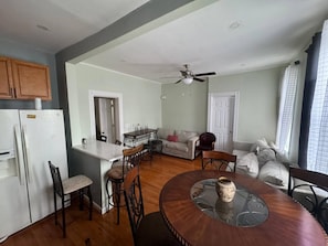 Living area - Huge 3 Bedrooms Apt 15 Minutes to NY City (West New York)