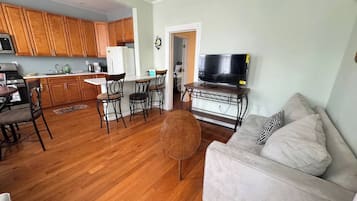 Apartment, 3 Bedrooms, Smoking, City View | Room amenity
