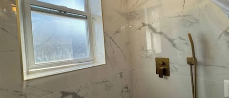 Apartment, 3 Bedrooms, Smoking, City View | Bathroom