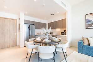 Dining - Captivating 2BR in Park Ridge Tower C , Dubai Hills by Deluxe Holiday Homes (Dubai)