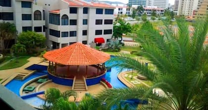 Apartmento Cerca de la Playa con Piscina, Terraza, Wifi y Agua Permanente!