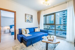 TV - Stylish 1BR in Al Sahab 2, Dubai Marina by Deluxe Holiday Homes (Dubai)