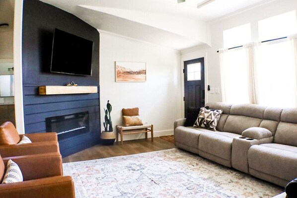 Smart TV, fireplace