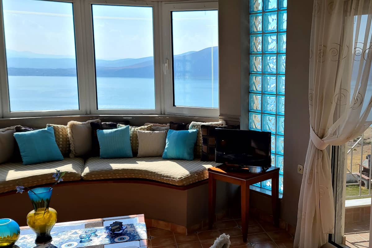Superior Apartment, Lake View | Lake view
