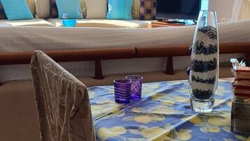 Superior Apartment, Lake View | Living room