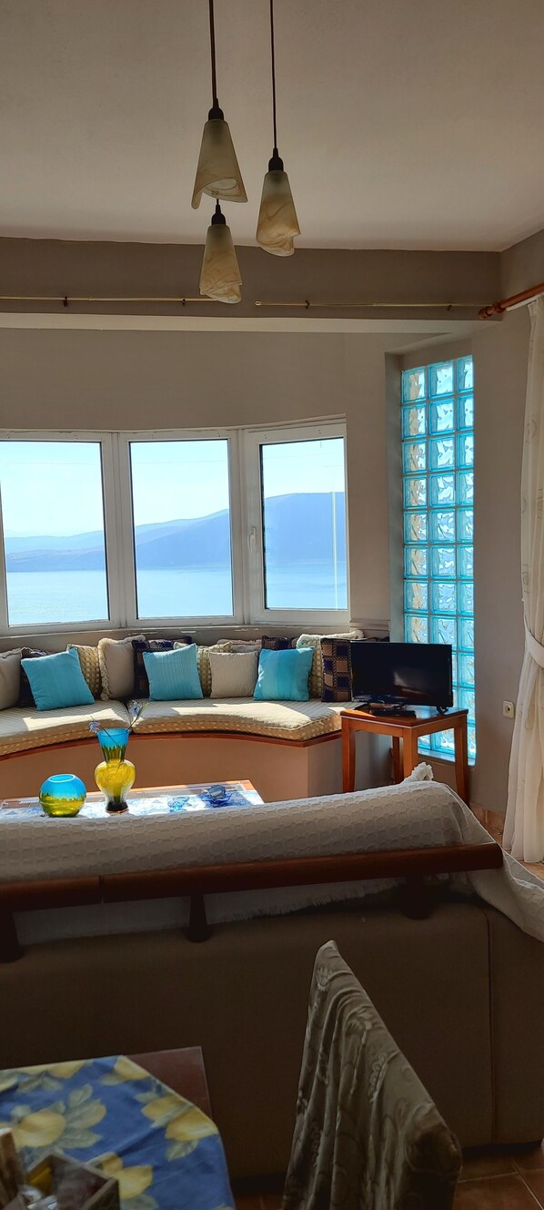 Superior-Apartment, Seeblick | Wohnbereich