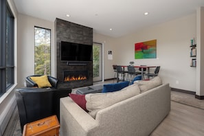 Smart TV, fireplace