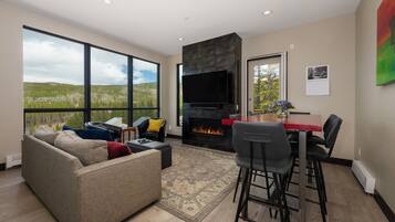 Smart-tv och eldstad