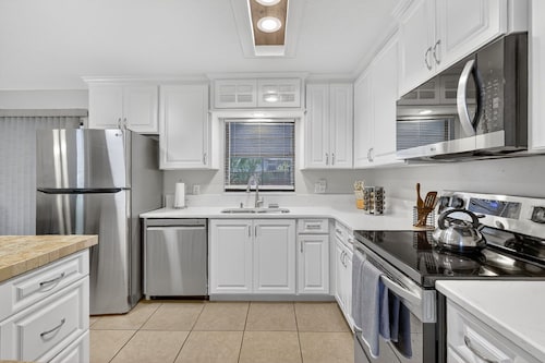 Cozy Stay in Ocala 3 Bedroom House, King Bed, Fenced, Peaceful & Pet Friendly