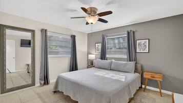 3 bedrooms, desk, iron/ironing board, free WiFi