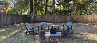 King, Close to Downtown and WEC, FirePit, BBQ, Netflix, Fenced Backyard, DogsOk