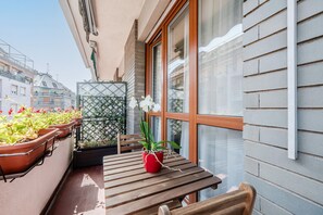 Chambre Confort Double ou avec lits jumeaux, 1 très grand lit, balcon, vue ville | Minibar, coffres-forts dans les chambres, rideaux occultants