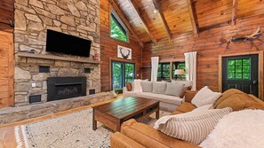 Smart TV, fireplace, music library - Perfect Getaway Surrounded by Nature in Maggie Valley NC! (Maggie Valley)