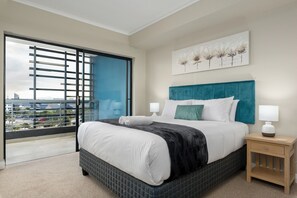 2 bedrooms, iron/ironing board, Internet, bed sheets - 2 Bedroom In the Heart of Century City | Pool (Cape Town)