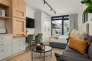 Tabla de planchar con plancha, wifi y ropa de cama 