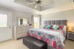 3 bedrooms, WiFi, bed sheets - Migrate Beach Chalets #2, sleeps 7. N Palmetto Point. WiFi. AC. Pools. Paradise! (North Palmetto Point)