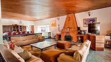 Villa | Living area | 42-inch TV with cable channels, fireplace