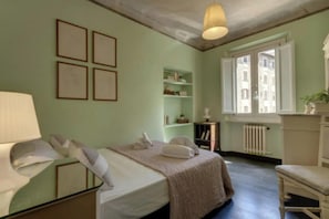 3 slaapkamers, een bureau, een strijkplank/strijkijzer, gratis wifi