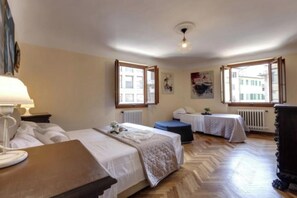 3 Schlafzimmer, Schreibtisch, Bügeleisen/Bügelbrett, kostenloses WLAN