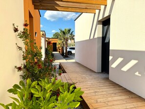 Property grounds - Nature Lodge with private swimming pool (L'Isle-sur-la-Sorgue)