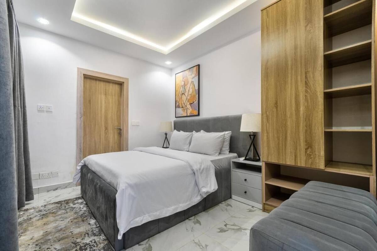 Habitación económica, vistas a la ciudad | Espacio para trabajar con un portátil y wifi gratis