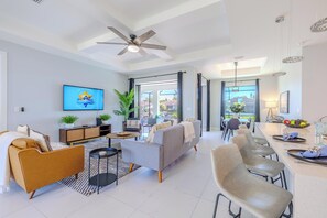Smart TV, books - Sleeps 8 - Heated Pool - Games - Quiet area - Stars Vacation Rentals (Cape Coral)