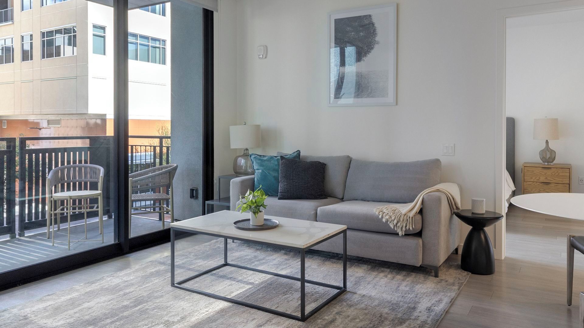 Barsala l Vibrant 2BD, easy access to shopping, fast Wi-Fi