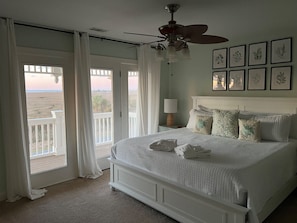 4 bedrooms, Internet, bed sheets - Stunning Marsh Views, 2 Golf Carts Included, 2 Master Suites, expansive decks with ocean breeze (Saint Helena Island)