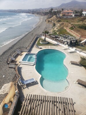 Outdoor pool - Cabana over the Sea - Crashing Waves & Spectacular Sunsets- pool, jacuzzi, beach (Primo Tapia)