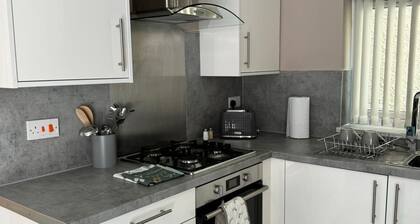 Cosy Three-bed house close to the city centre, with good transport links.