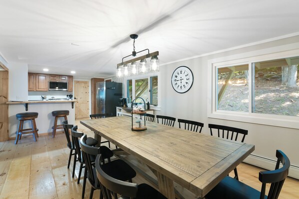 Dining - Spacious 5BR Family Getaway 10min to Mt. Snow on Shuttle to Mtn (Wilmington)