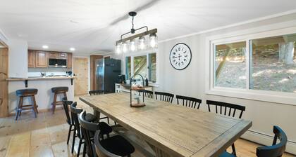 Spacious 5BR Family Getaway 10min to Mt. Snow on Shuttle to Mtn