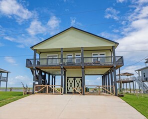 Exterior - Beautiful ICW Home in Sargent: Gulf Views, Fishing Haven, and Beach Bliss (Sargent)