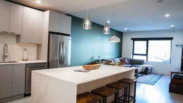 Condo | Private kitchen | Coffee/tea maker, toaster