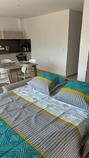 3 Schlafzimmer, Schreibtisch, Bügeleisen/Bügelbrett, kostenloses WLAN