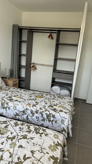3 bedrooms, desk, iron/ironing board, free WiFi