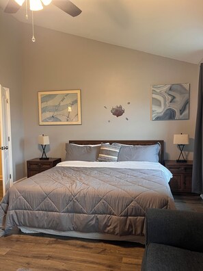 2 chambres, coffres-forts dans les chambres, bureau