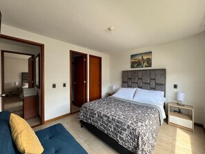 3 chambres, fer et planche à repasser, Wi-Fi, draps fournis