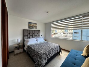 3 chambres, fer et planche à repasser, Wi-Fi, draps fournis