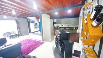 Comfort Suite, City View | Living area