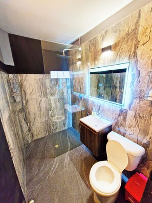 ผ้าเช็ดตัว, สบู่, กระดาษชำระ